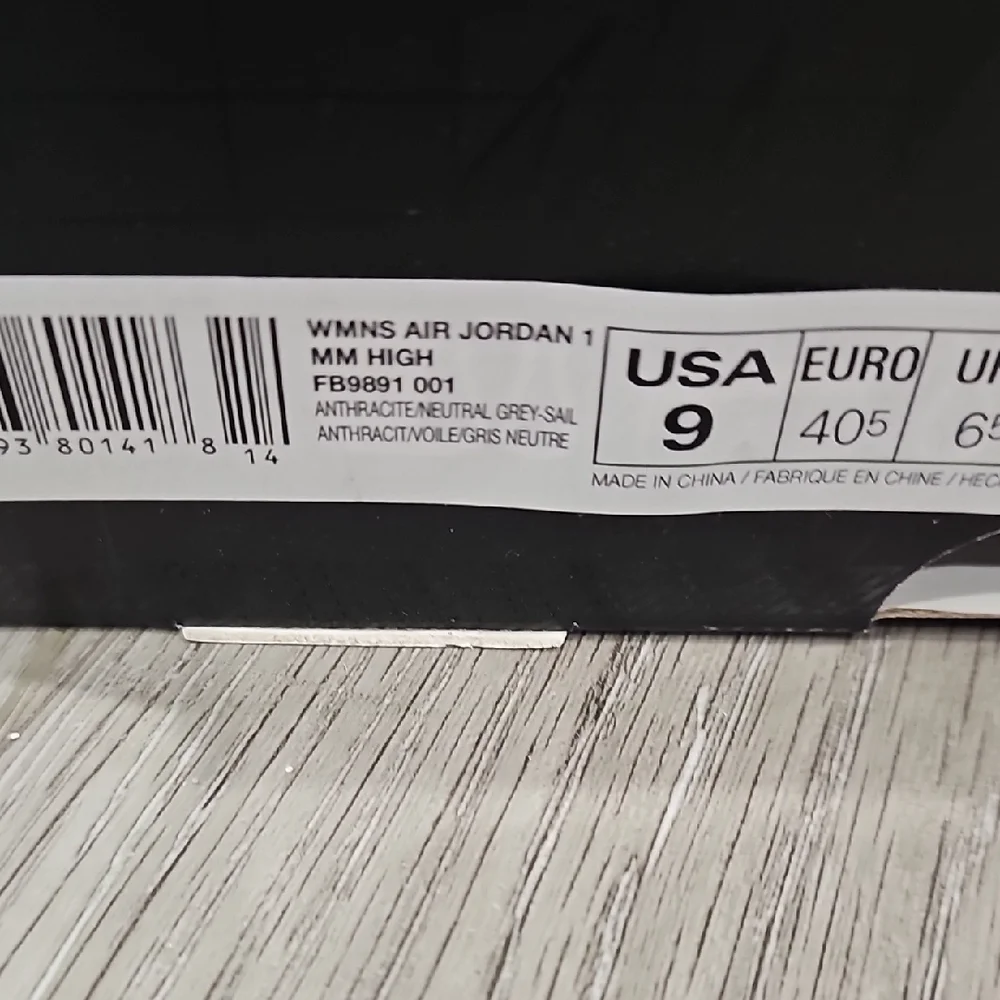 New High-Top Sneakers in Black and White - Picture 7 of 7